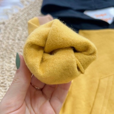 Conj. Casaco com Capuz Explore e Calça de Moletom - Mostarda e Preto